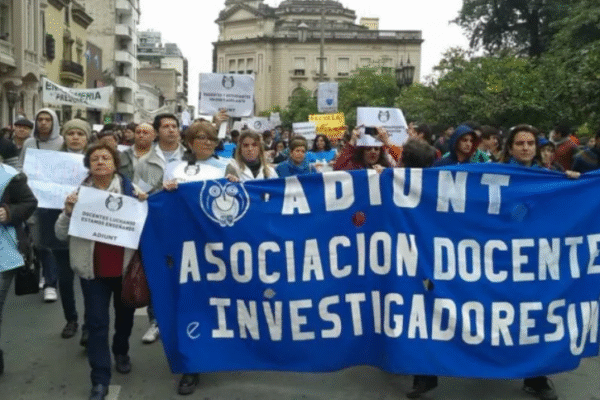 TUCUMAN: ADIUNT PARO DE 48 HS EN DEFESNSA A LA UNIVERSIDAD PÚBLICA