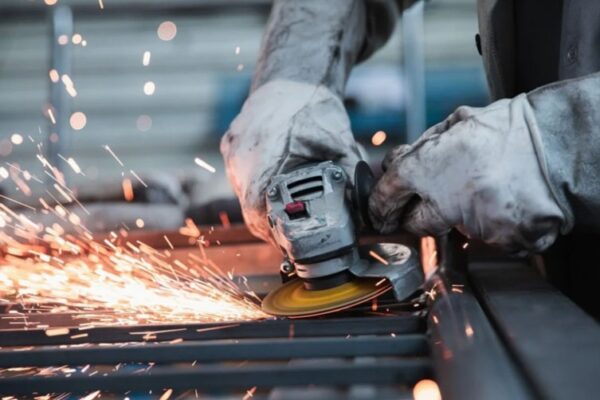 FUERTE RETROCESO DE LA INDUSTRIA: LA PRODUCCIÓN MANUFACTURERA BAJÓ EN JULIO